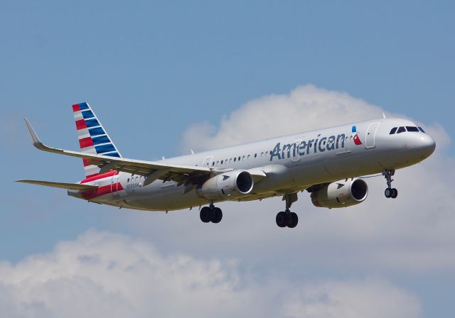 Airbus A321 (N998AN) - One of many AAL 321s arriving at DFW today (Please view in full for best photo quality)