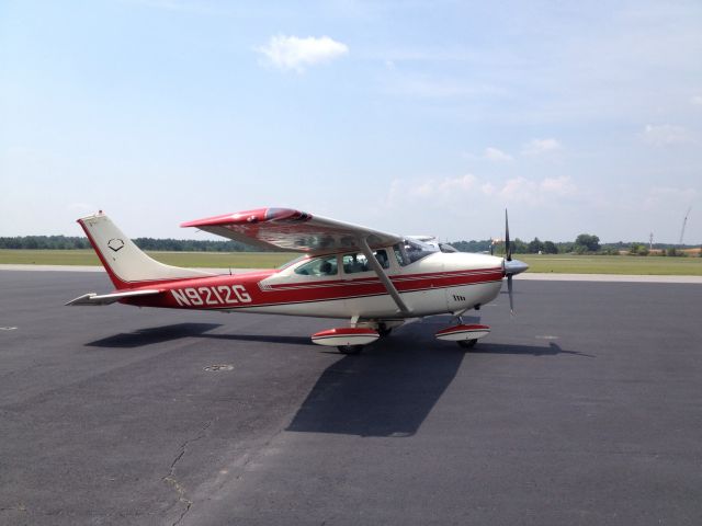 Cessna Skylane (N9212G)