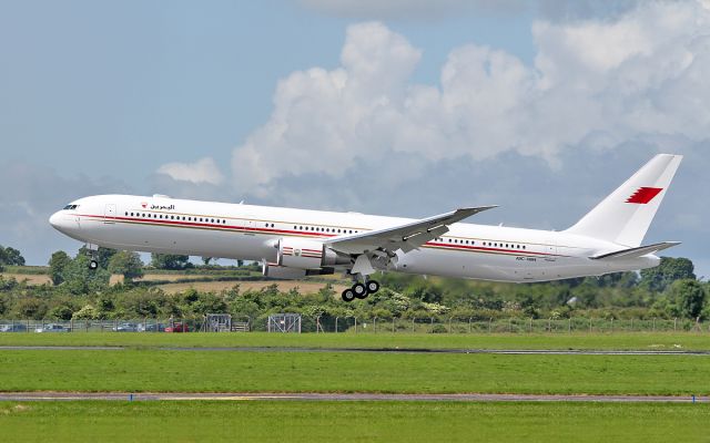 BOEING 767-400 (A9C-HMH) - bahrain royal flight b767-4fs(er) a9c-hmh about to land at shannon 6/6/17.