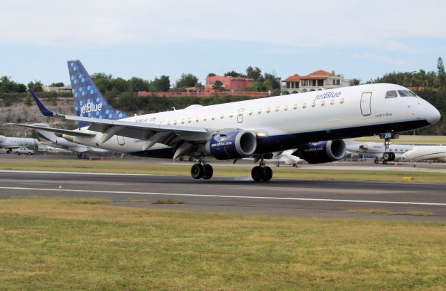 Embraer ERJ-190 (N281JB)