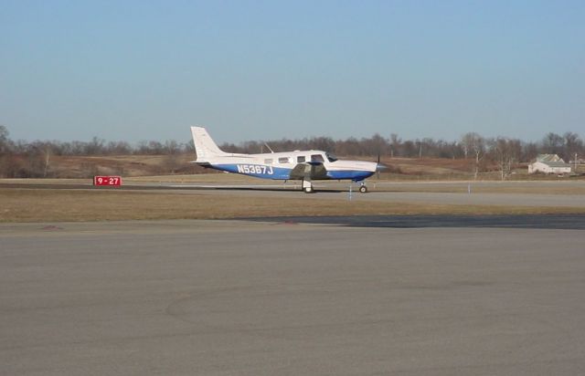 Piper Saratoga (N5367J) - Taxiing to rwy 27 on 1/4/11