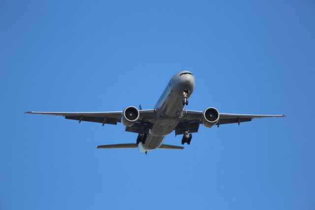 BOEING 777-300ER (N725AN)