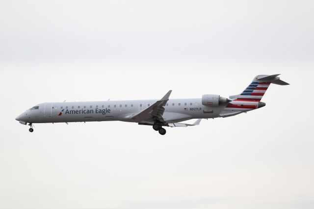 Canadair Regional Jet CRJ-900 (N927LR)
