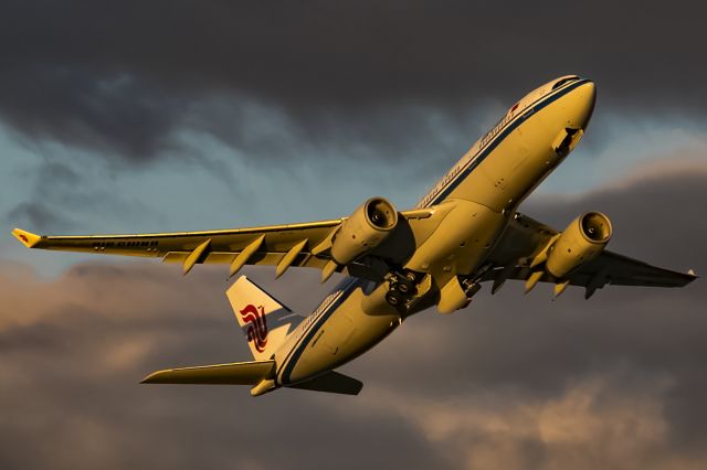 Airbus A330-300 (B-6536)