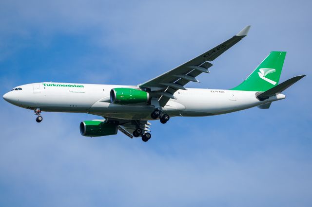 Airbus A330-200 (EZ-F430)