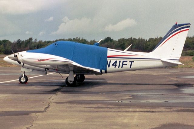 Piper PA-30 Twin Comanche (N41FT) - Seen here in Jul-04.