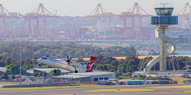 de Havilland Dash 8-400 (VH-LQF)