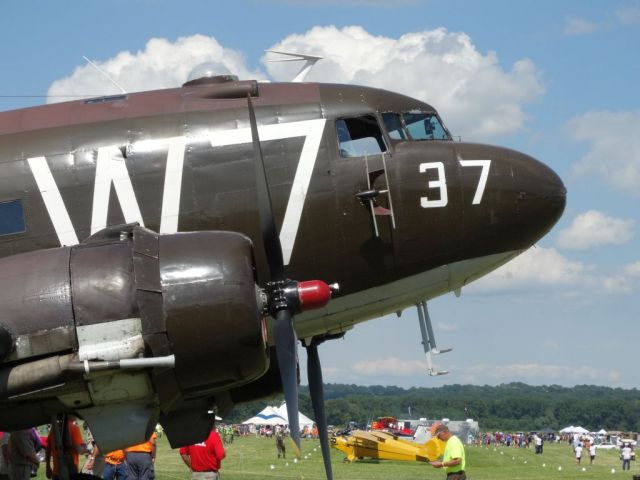 Douglas DC-3 (N345AB)