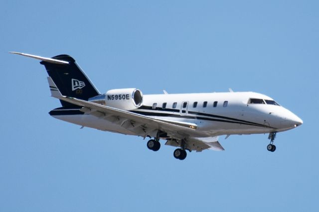 Canadair Challenger (N5950E) - 2nd shot of New Era's Bombardier Challenger 650 on short final for RWY23 at the Buffalo Niagara International Airport...