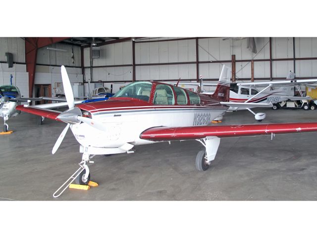 Beechcraft Bonanza (33) (N3263A) - A very nice Bonnie!