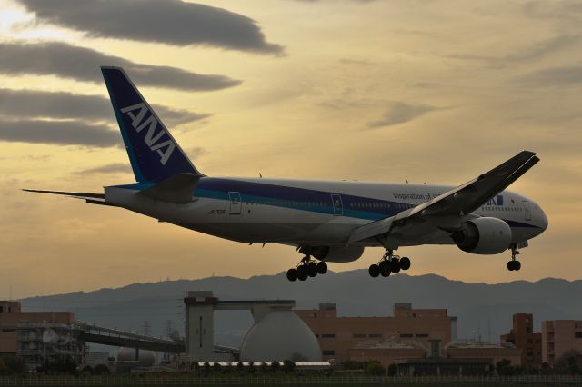 Boeing 777-200 (JA701A)