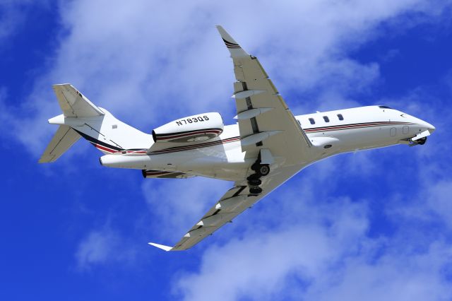 Canadair Challenger 350 (N783QS) - N783QS departing TNCM St Maarten