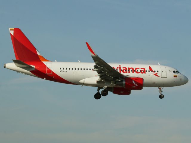 Airbus A319 (N751AV)