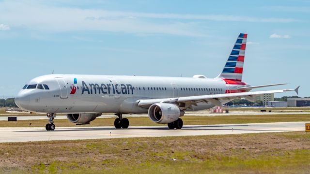 Airbus A321 (N165US)