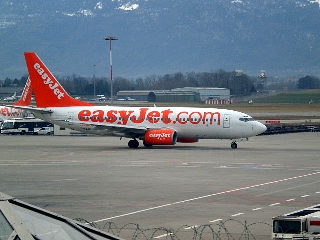 BOEING 737-400 (G-EZJO)