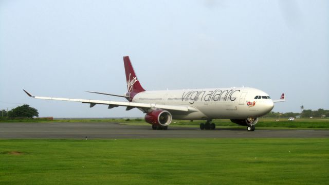 Airbus A330-300 (G-VRAY)