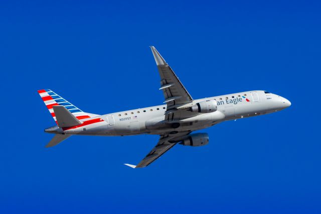 Embraer 175 (N509SY) - A SkyWest ERJ175 taking off from PHX on 2/5/23. Taken with a Canon R7 and a Tamron 70-200 G2 lens.