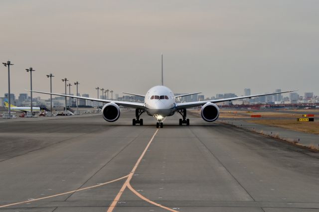 Boeing 787-9 Dreamliner (JA833A)