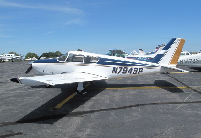 Piper PA-24 Comanche (N7943P) - Great paint job!