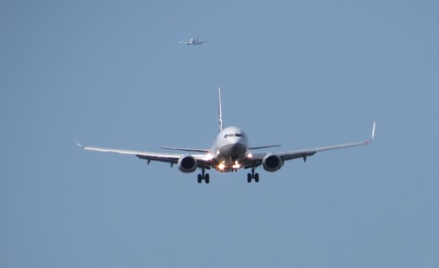 Boeing 737-700 —