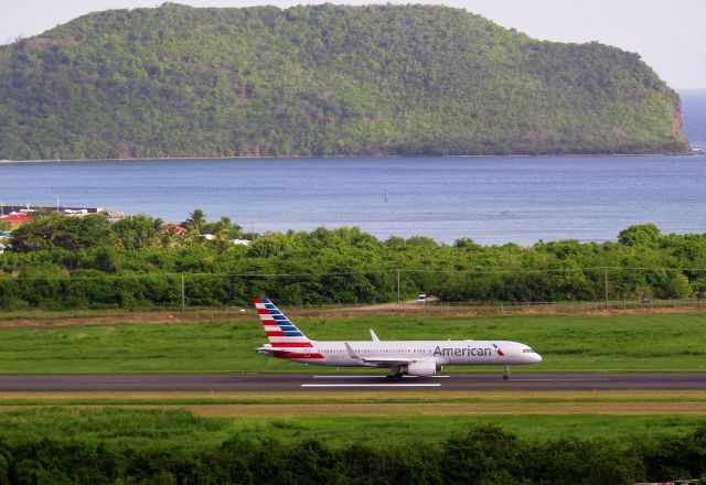 Boeing 757-200 (N197AN)