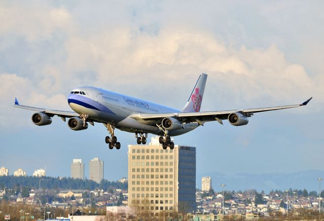 Airbus A340-300 (B-18803)