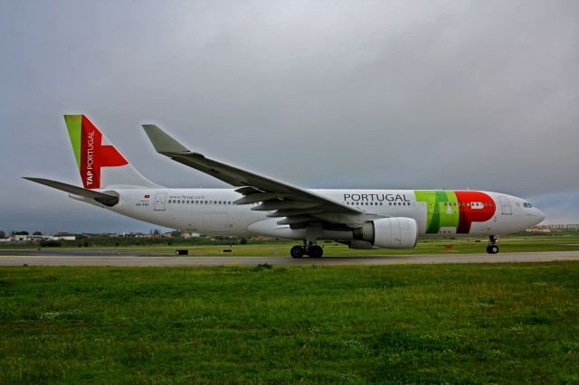 Airbus A330-300 (CS-TOJ)