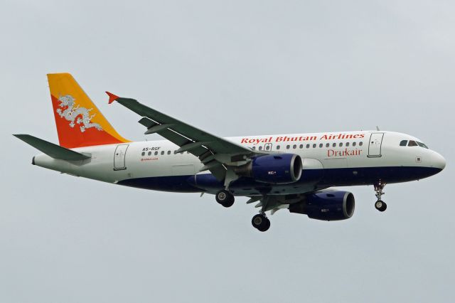 Airbus A319 (A5-RGF)