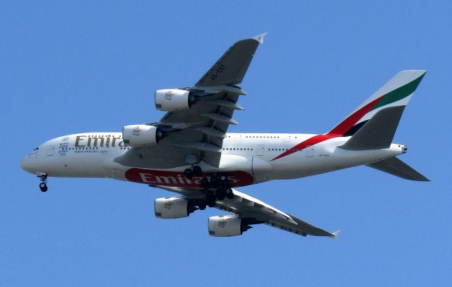 Airbus A380-800 (A6-EEF)