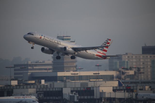 Airbus A321 (N114NN)