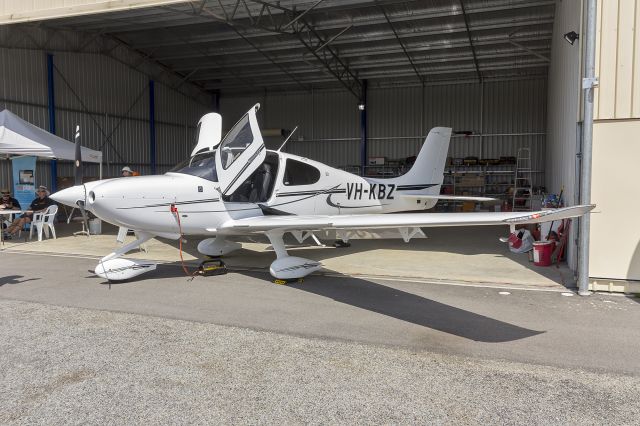 Cirrus SR-22 (VH-KBZ) - Avia Aviation (VH-KBZ) Cirrus SR22 G6 on display at the Wagga City Aero Club open day at Wagga Wagga Airport.