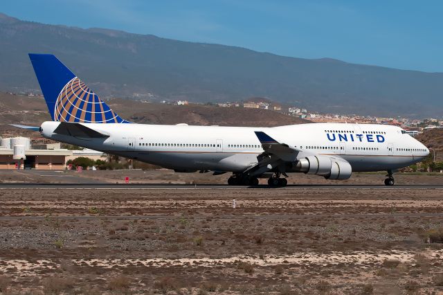 Boeing 747-400 (N120UA)