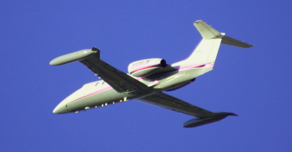 Learjet 35 (N108JN) - Departure from 30R to KFAT