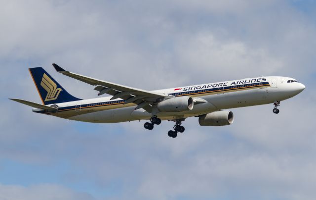 Airbus A330-300 (9V-SVO)