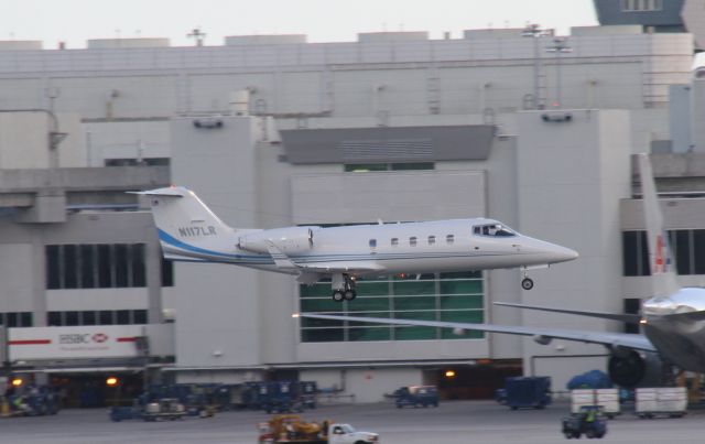 Learjet 55 (N117LR)