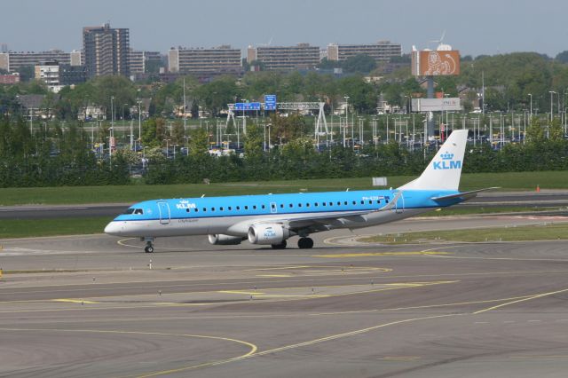 Embraer ERJ-190 (PH-EZO)