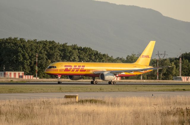 Boeing 757-200 (G-BIKC)