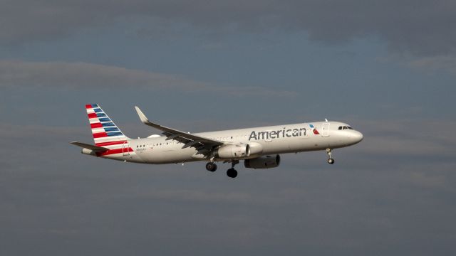 Airbus A321 (N905AU)