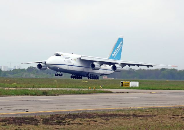 Antonov An-124 Ruslan (UR-82072) - Depart de Nantes le 22 avril 2016