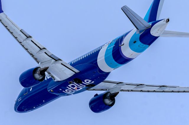 Airbus A220-300 (N3255J) - A brand new A220-300/BCS3 in the newest JetBlue livery departing for Boston Friday afternoon, 21 Feb 2025. 