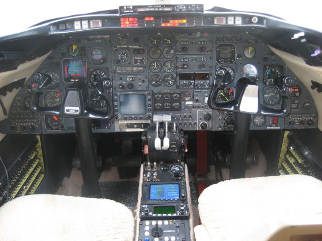 Learjet 25 (N73DJ)