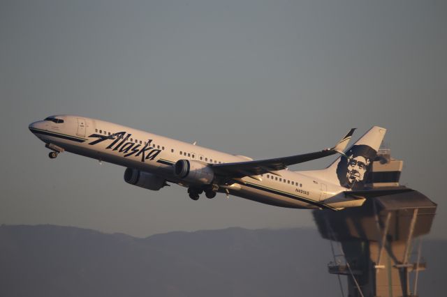 Boeing 737-900 (N491AS)