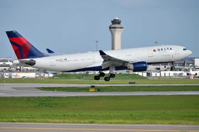 Airbus A330-200 (N851NW)