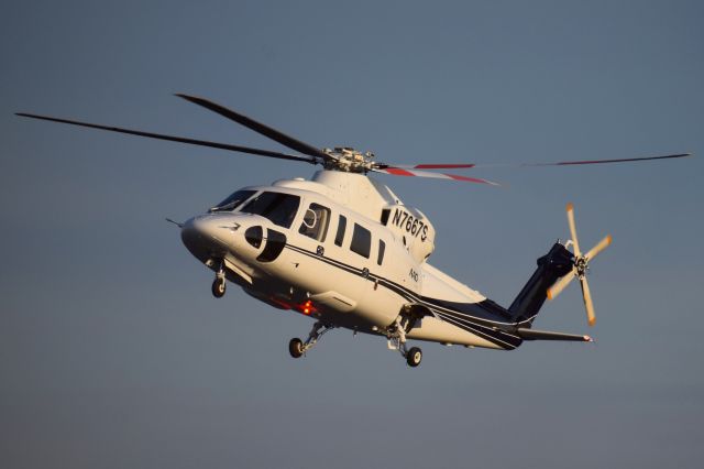 Sikorsky S-76 (N7667S) - Sikorsky S-76C opby Associated Aircraft Group 