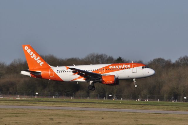 Airbus A319 (G-EZDM)