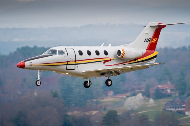 Beechcraft Premier 1 (N6JR) - Jack Roushs Beechcraft Premier 1 arriving Hickory on Rwy 24.  25.Mar.10