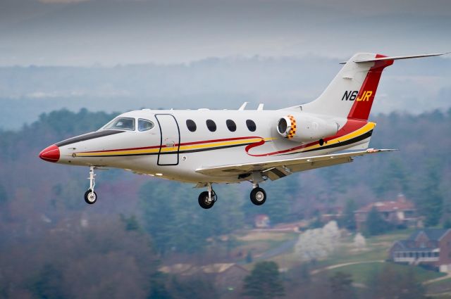 Beechcraft Premier 1 (N6JR) - Jack Roushs Beechcraft Premier 1 arriving Hickory on Rwy 24.  25.Mar.10