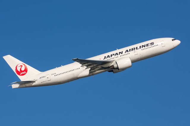 Boeing 777-200 (JA704J)