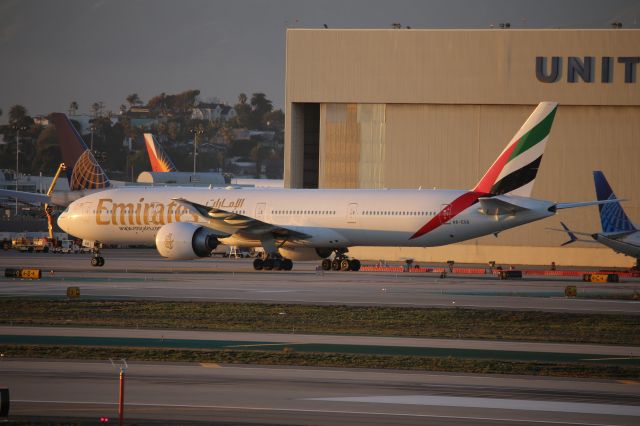 BOEING 777-300ER (A6-EGD)