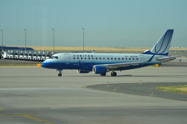 Embraer 170/175 (N657RW) - Taxiing to gate after landing in DEN